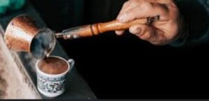 ALT=Sirviendo un Cafe Turco