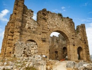 entrada ciudad romana de aspendos provincia de antalya