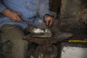 Fabricacion de cuchillos en Babakale