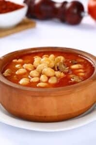 cazuela de frijoles blancos