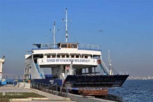ALT=Muelle de eminonu